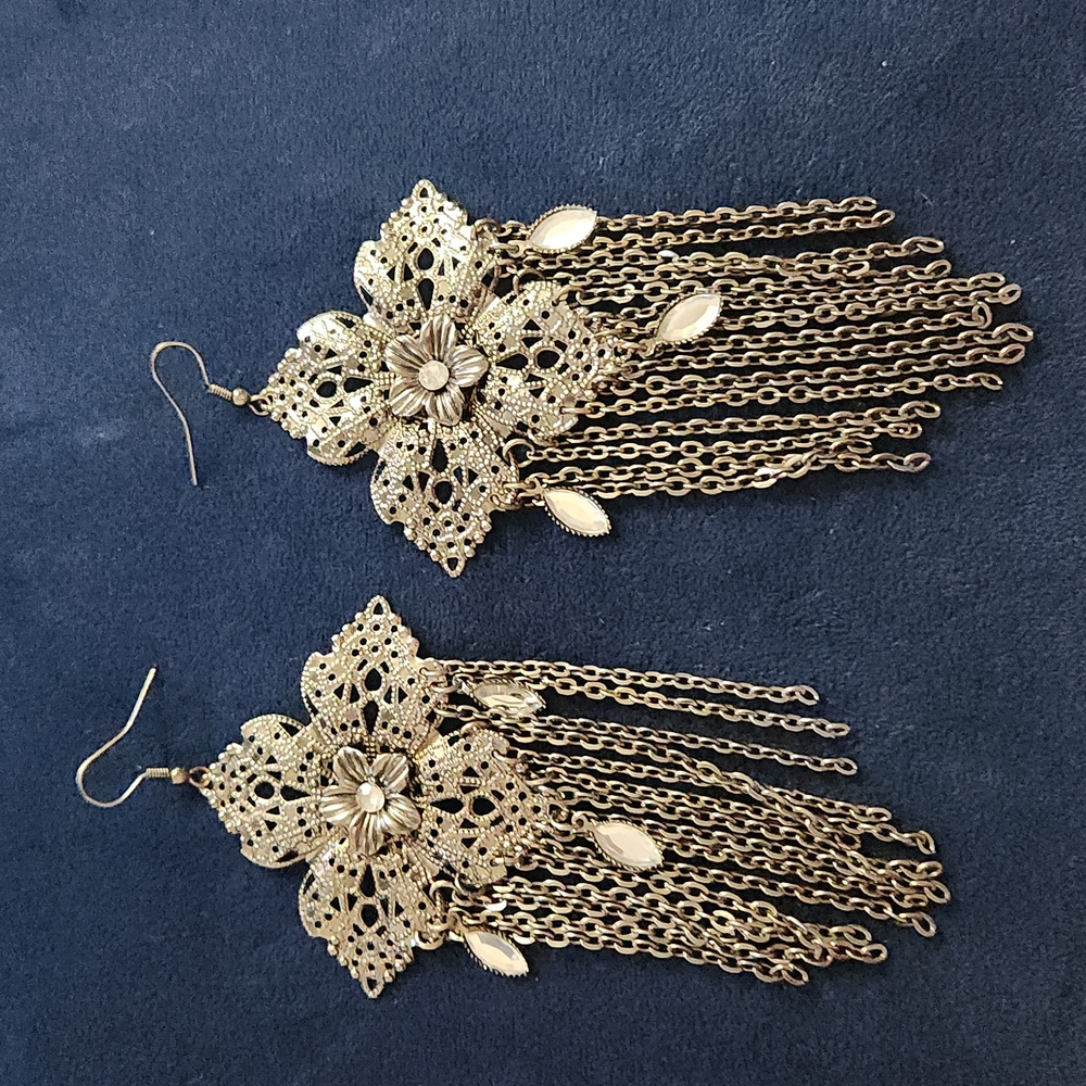 NEW - Vintage Style Earrings